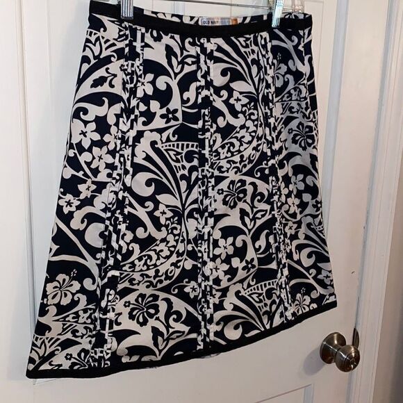 🔥3/$20🔥 Old Navy black and white cotton skirt size 4 - Picture 4 of 9